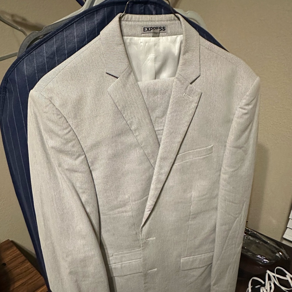 Express Light Gray Seersucker Men's Suit
